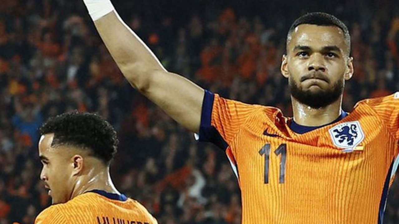 Laga dramatis antara Belanda vs Spanyol di UEFA Nations League berakhir imbang 2-2, dengan gol Mikel Merino di masa injury time menyelamatkan La Furia Roja dari kekalahan.