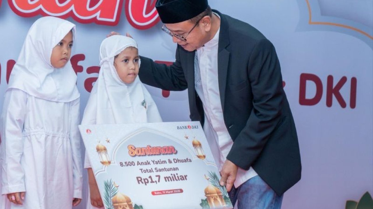 Bank DKI menyalurkan santunan senilai Rp1,7 miliar kepada 8.500 anak yatim dan dhuafa serta berbagai bantuan lainnya dalam program Berkah Ramadhan.