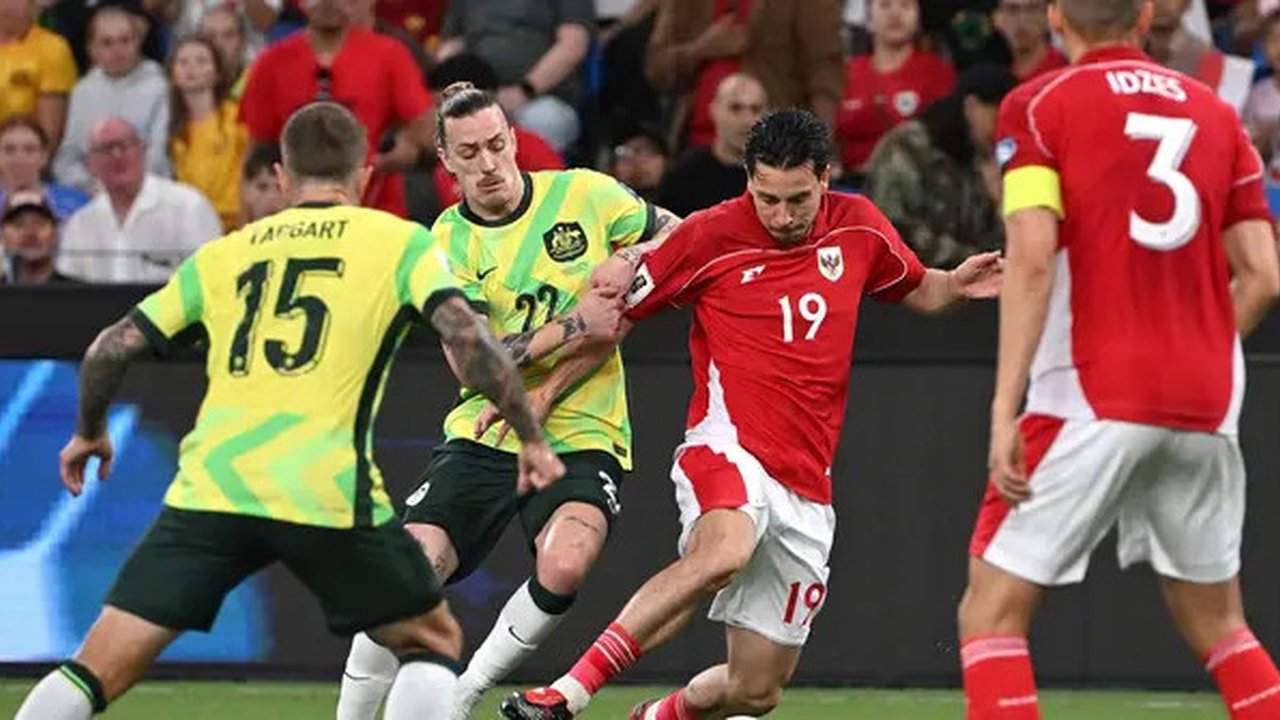 Bermain di Australia, tim racikan pelatih Patrick Kluivert tampil agresif di awal pertandingan. (Saeed KHAN/AFP)
