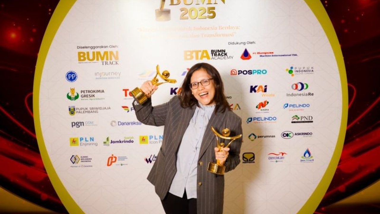 PT Kereta Api Indonesia (KAI) meraih penghargaan bergengsi sebagai BUMN terbaik dalam transformasi digital dan strategi pertumbuhan, serta berbagai penghargaan lainnya untuk inovasi dan layanan.