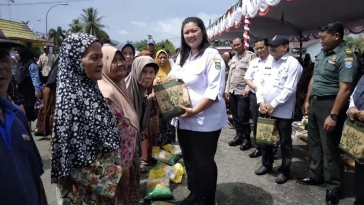 Pemerintah Kabupaten Kapuas menggelar Gerakan Pangan Murah yang disambut antusias warga, menyediakan berbagai bahan pokok dengan harga subsidi menjelang Ramadhan dan Idul Fitri.