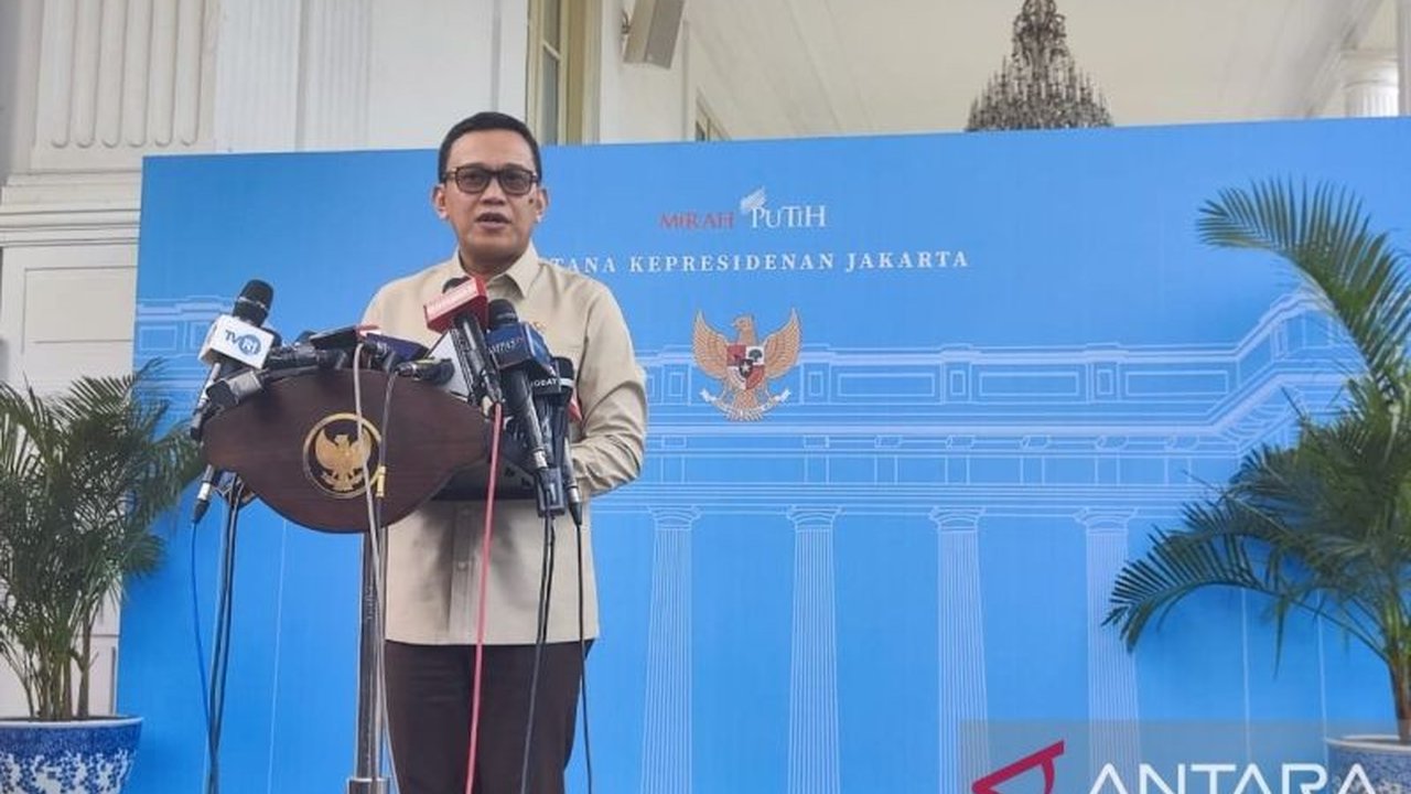 Pemerintah Indonesia mencabut moratorium penempatan Pekerja Migran Indonesia (PMI) di Arab Saudi karena adanya jaminan perlindungan yang lebih baik dan gaji minimal 1.500 Riyal Saudi atau sekitar Rp7,5 juta.