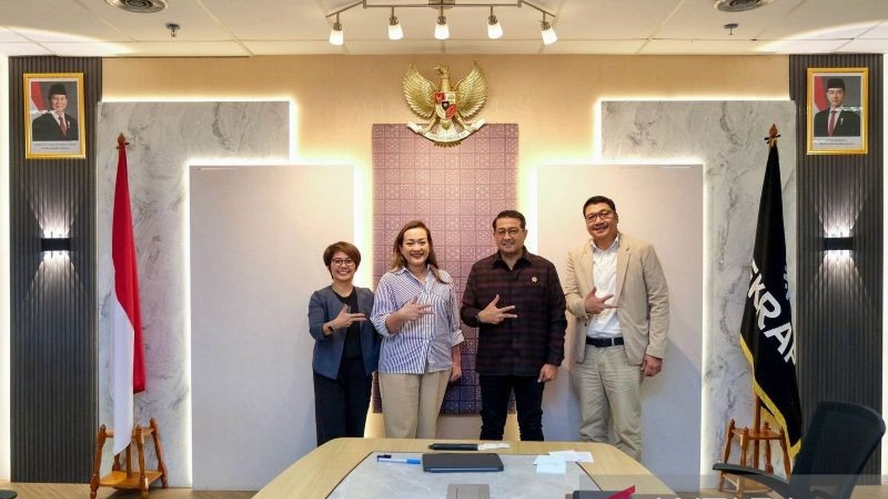 Menteri Ekonomi Kreatif mendukung Java Jazz Festival 2025 sebagai upaya meningkatkan ekonomi kreatif dan membuka lapangan kerja berkualitas di sektor musik Indonesia.