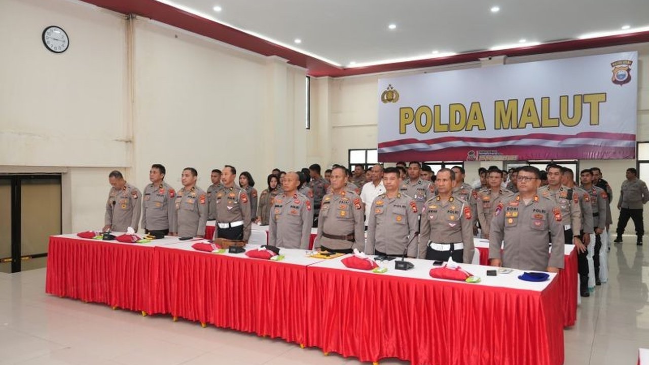 Polda Maluku Utara mengerahkan 1.738 personel gabungan dalam Operasi Ketupat 2025 untuk mengamankan Idul Fitri 1446 H, dengan fokus pada pemeliharaan keamanan dan pelayanan masyarakat.