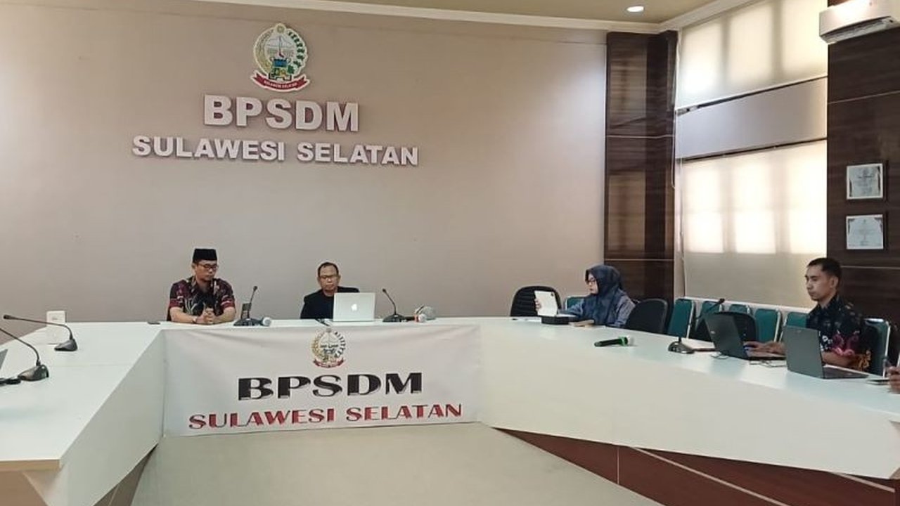 Badan Pengembangan SDM Sulsel gencar memperkuat sumber daya manusia aparatur sipil negara (ASN) dalam rangka percepatan transformasi digital, memanfaatkan kecerdasan buatan untuk efisiensi kerja.