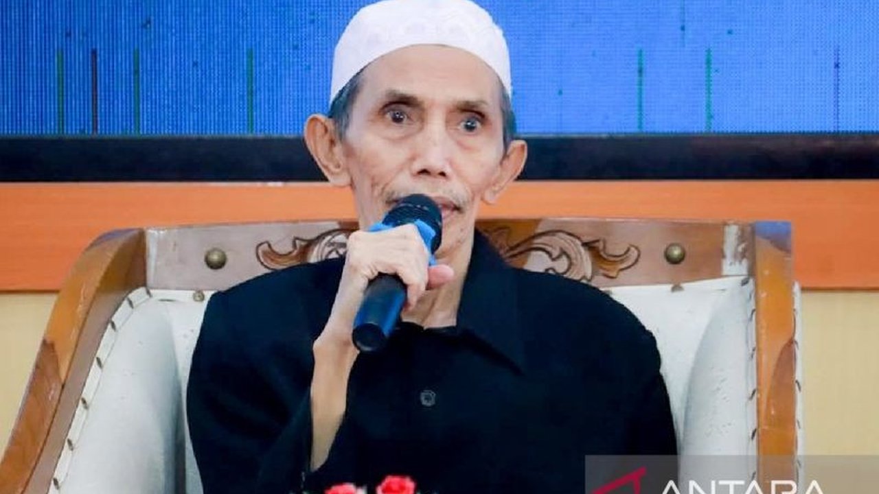 Pengasuh Pondok Pesantren Nurul Jadid, KH Moh Zuhri Zaini, mengajak santri untuk merenungkan perubahan diri selama belajar di pesantren selama liburan Ramadhan dan Idul Fitri 2025, serta menekankan pentingnya akhlak mulia dan persiapan masa depan.