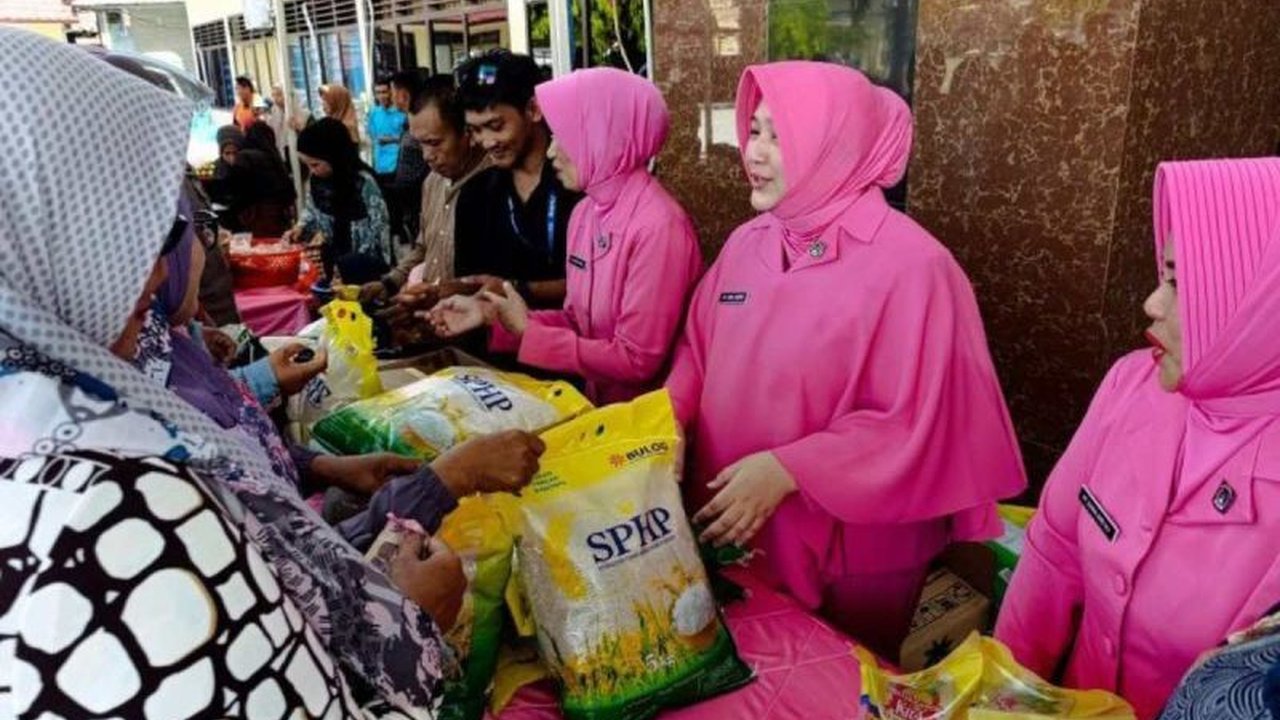 Polres dan Pemkab Sinjai Gelar Bazar Ramadhan, Harga Sembako Jadi Lebih Terjangkau
