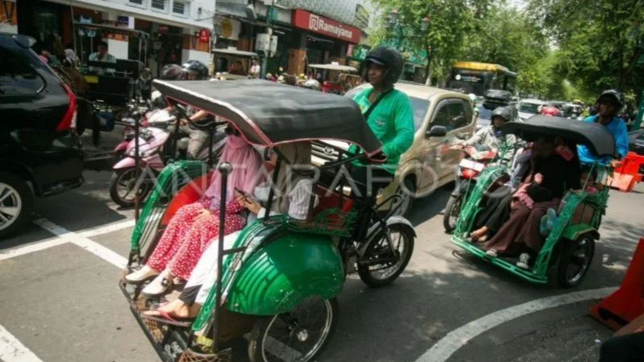Polresta Yogyakarta membentuk tim urai untuk mengantisipasi kemacetan di Malioboro dan sekitarnya selama libur Lebaran 2025, dengan prediksi puncak kepadatan terjadi pada H+4.
