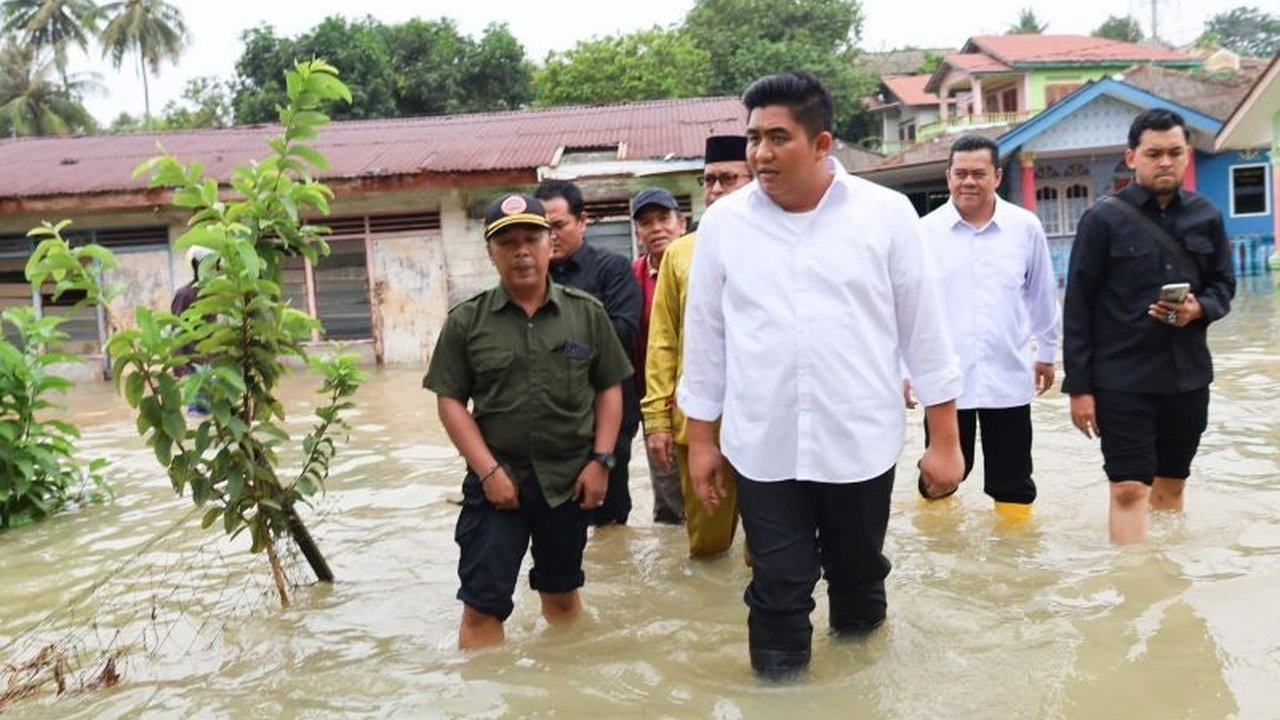Hujan deras selama dua hari menyebabkan banjir di Bintan, Kepri, yang telah mempengaruhi 721 kepala keluarga dan memaksa lebih dari 100 orang mengungsi.