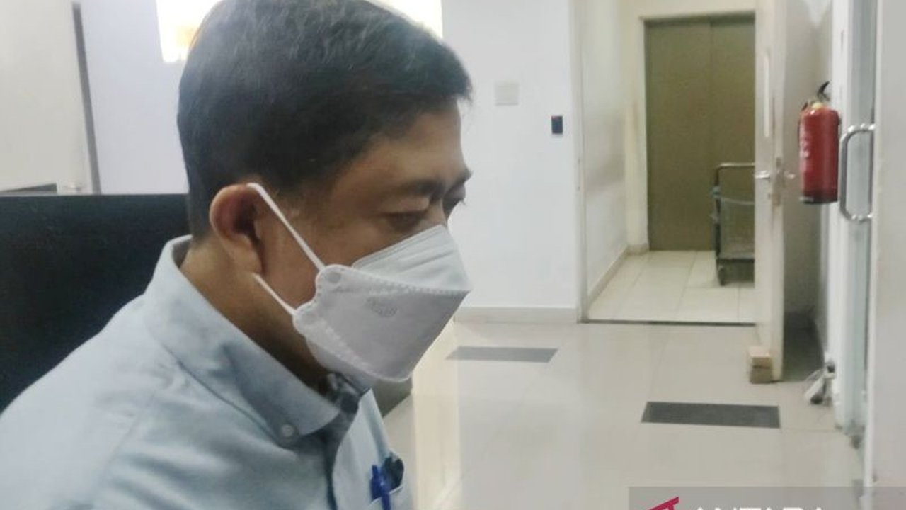 Alfian Nasution, mantan Dirut Pertamina Patra Niaga, menjalani pemeriksaan maraton selama 12 jam di Kejagung terkait dugaan korupsi pengelolaan minyak mentah dan produk kilang Pertamina tahun 2018-2023.