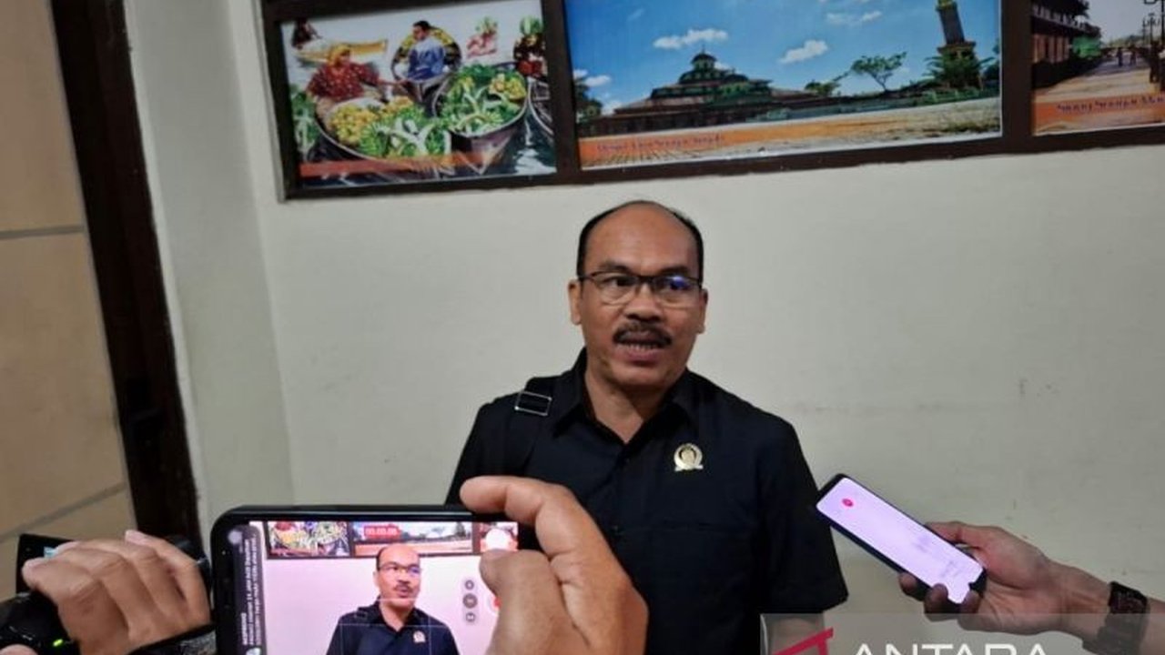 DPRD Banjarmasin mengawasi ketat penegakan Perda Ramadhan 2025, termasuk larangan makan di tempat umum dan operasional tempat hiburan malam, dengan imbauan toleransi dan tindakan tegas bagi pelanggar.