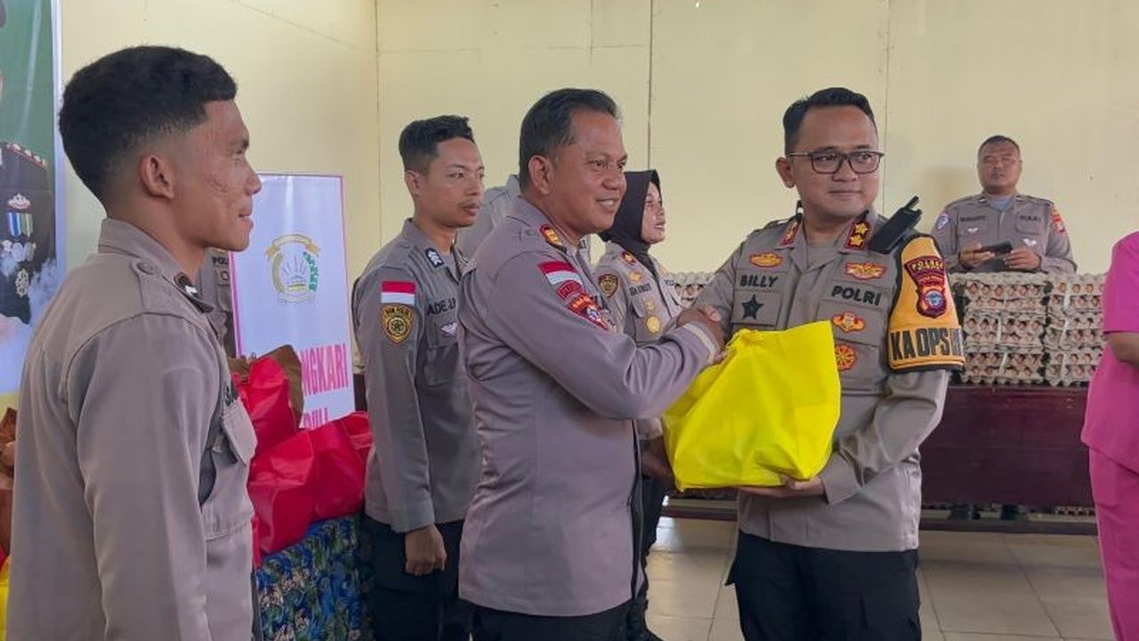 Polres Mimika menggelar bazar Ramadhan Presisi Polri 2025 untuk membantu memenuhi kebutuhan 362 personel dan ASN menjelang Idul Fitri, dengan harga barang yang terjangkau dan tambahan THR dari Bhayangkari.