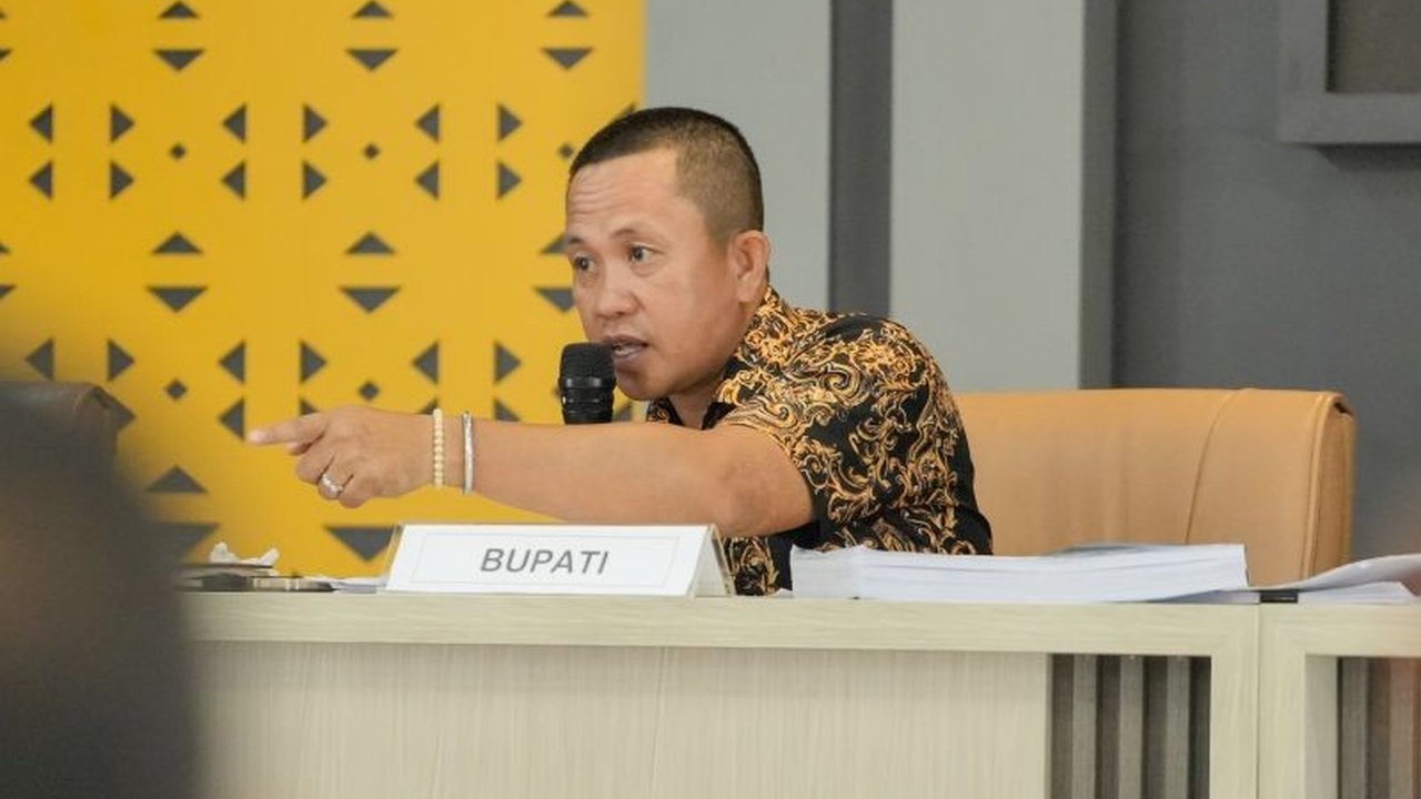 Bupati Morowali, Iksan Baharuddin, menghentikan sementara penyaluran dana daerah dalam APBD 2025 untuk memastikan anggaran tepat sasaran dan bermanfaat bagi masyarakat Morowali.