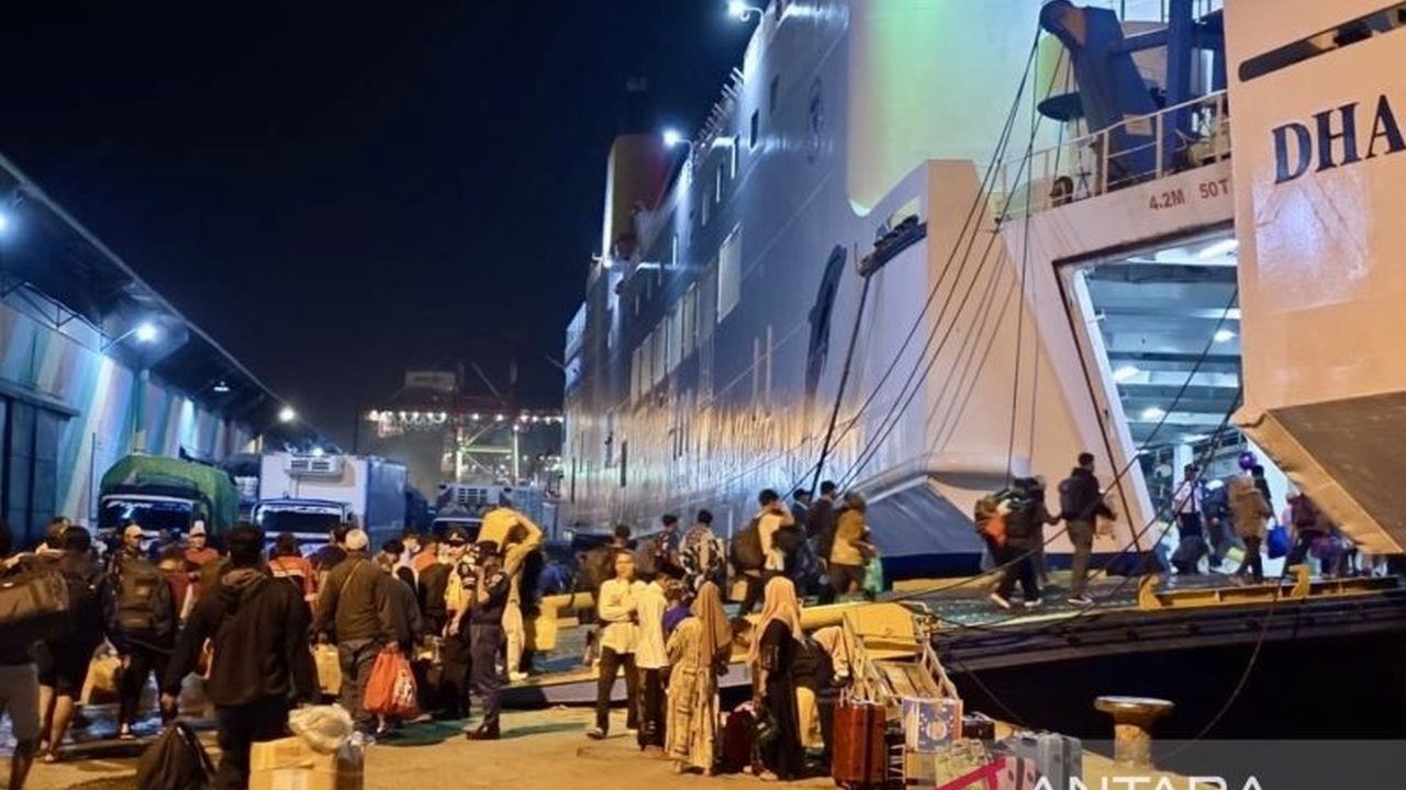 Kantor Kesyahbandaran dan Otoritas Pelabuhan (KSOP) Banjarmasin memberikan dispensasi penambahan kapasitas penumpang pada dua kapal roro untuk mengantisipasi lonjakan pemudik Lebaran 2025.