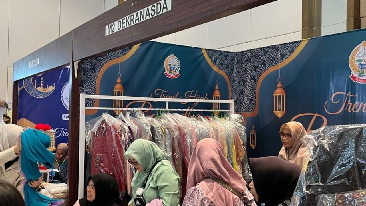 Dekranasda Sulsel sukses menggelar lelang amal Preloved Charity, mengumpulkan donasi untuk perempuan rentan di Sulawesi Selatan melalui penjualan pakaian bekas pejabat wanita.