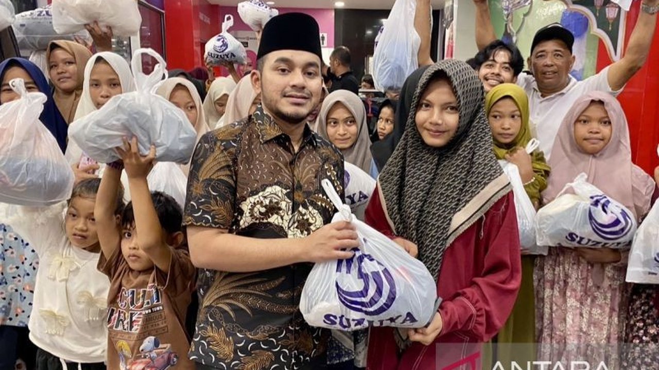 Ketua DPRK Nagan Raya, Mohd Rizki Ramadhan, menyantuni lebih dari 150 anak yatim dari 10 kecamatan dengan membelikan baju baru menjelang Lebaran Idul Fitri 1445 H, menggunakan dana pribadinya.