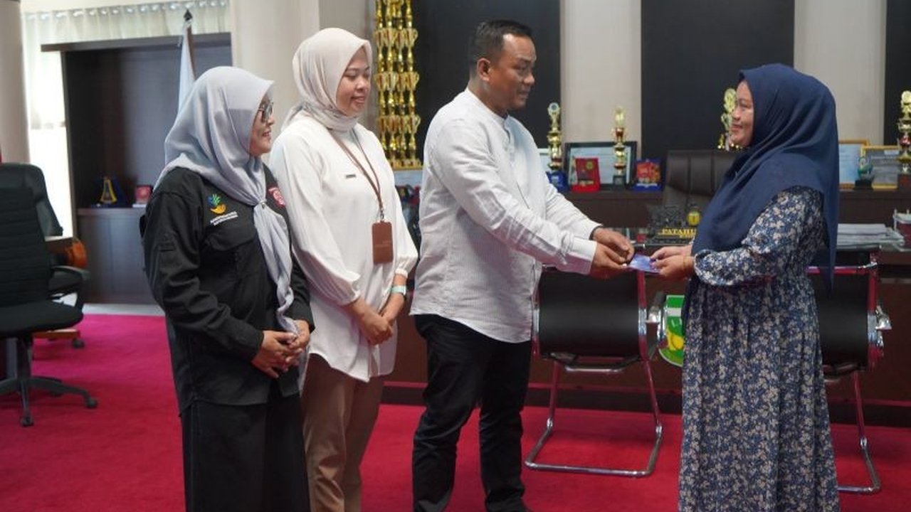 Bupati Luwu Beri Santunan Ahli Waris Korban Longsor Latimojong