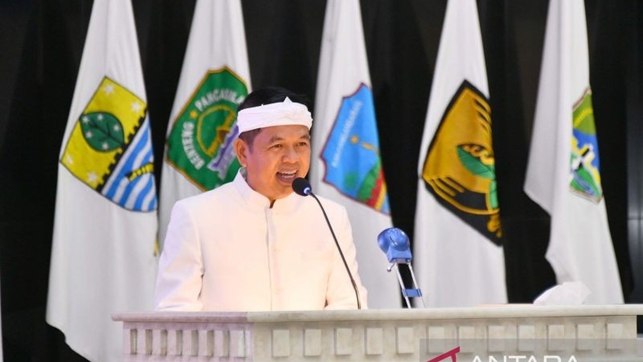 Gubernur Jawa Barat, Dedi Mulyadi, optimistis pendapatan pajak kendaraan akan meningkat signifikan meskipun kebijakan penghapusan tunggakan pajak berpotensi menghilangkan pendapatan hingga Rp30 triliun.