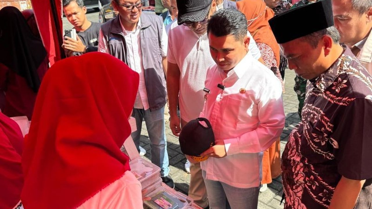 Pemerintah Kabupaten Mojokerto gelar pasar murah Ramadhan untuk menekan inflasi dan membantu perekonomian masyarakat menjelang Idul Fitri 2025.