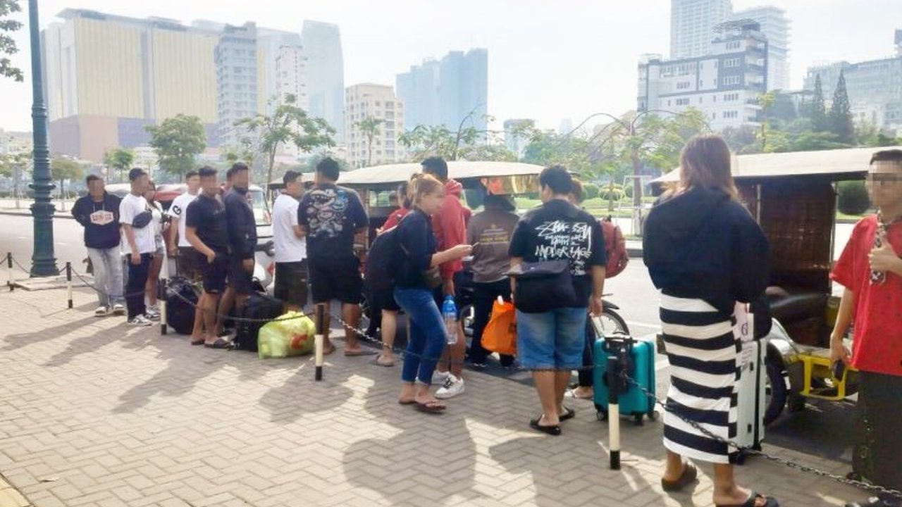 KBRI Phnom Penh menangani 841 kasus WNI bermasalah di Kamboja selama Januari-Februari 2025, peningkatan tiga kali lipat dibanding periode sama tahun lalu, didominasi kasus penipuan daring.