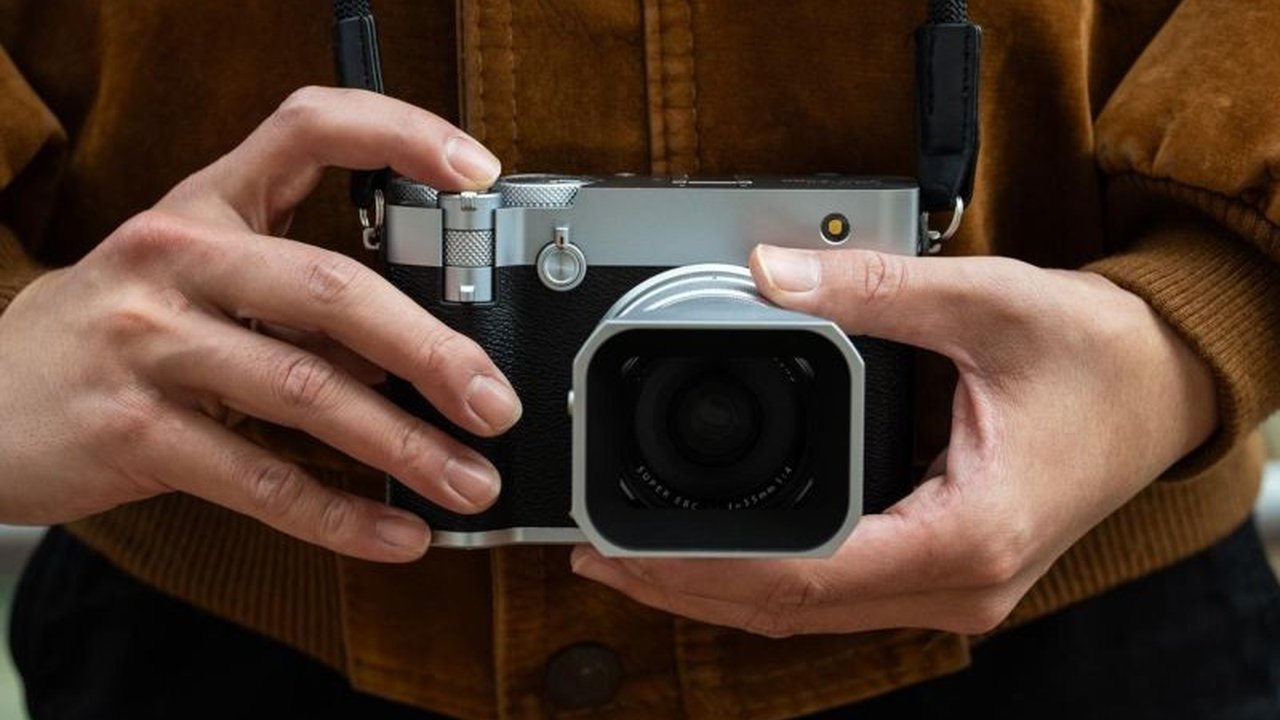 Fujifilm Indonesia resmi meluncurkan GFX100RF, kamera digital mirrorless dengan sensor 102MP dan lensa fix 35mm F4 pertama di seri GFX, menawarkan kualitas gambar luar biasa dalam bodi ringkas dan elegan.