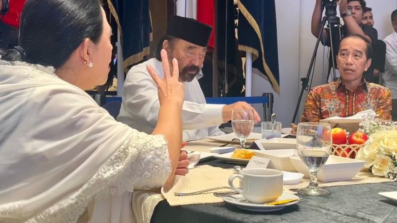 Ketua Umum Partai NasDem, Surya Paloh, menjelaskan alasan duduknya di antara Presiden Jokowi dan Ketua DPR Puan Maharani dalam acara buka bersama, menekankan pentingnya persatuan bangsa di atas perbedaan politik.