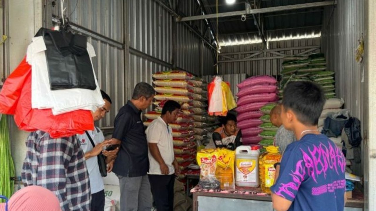 Polres Mamuju Tengah gencar pantau harga bahan pokok penting (bapokting) untuk mencegah spekulasi dan penimbunan menjelang Lebaran, memastikan ketersediaan dan harga tetap wajar.