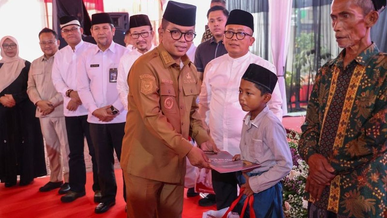 Pemerintah Provinsi Banten meluncurkan program sekolah gratis di SMA, SMK, SKh, dan Madrasah Aliyah negeri dan swasta mulai tahun ajaran 2025/2026 untuk meningkatkan kualitas SDM.