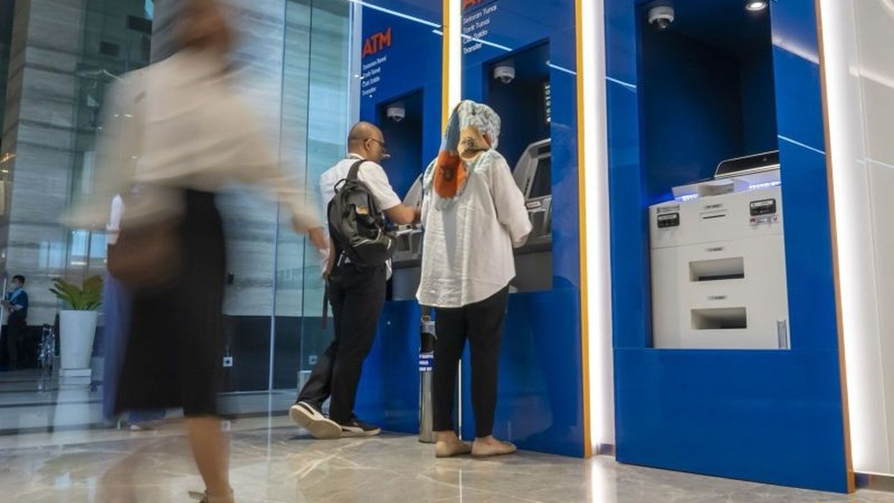 BRI memastikan layanan e-channel andal untuk transaksi masyarakat selama libur Lebaran 2025, didukung jaringan luas ATM, EDC, Agen BRILink, dan teknologi QRIS.