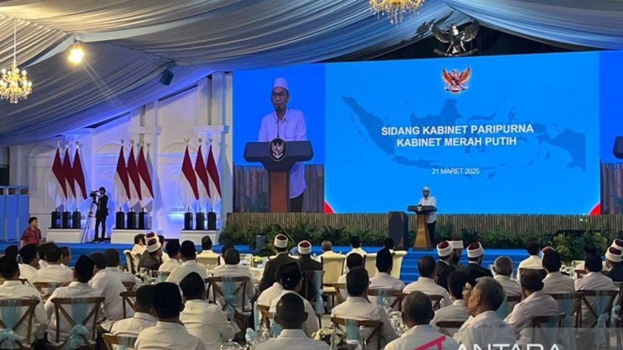 Presiden Prabowo Subianto menggelar buka puasa bersama para menteri Kabinet Merah Putih di Istana Kepresidenan, Jakarta, dengan tausyiah dari Ustaz Adi Hidayat yang menekankan pentingnya integritas.