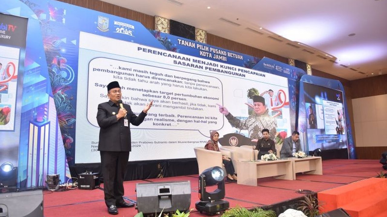 Pemerintah Kota Jambi membangun pabrik pengolahan sampah Refuse Derived Fuel (RDF) untuk mengurangi timbunan sampah di TPA Talang Gulo dan meraih pendapatan hingga Rp14 miliar per tahun.
