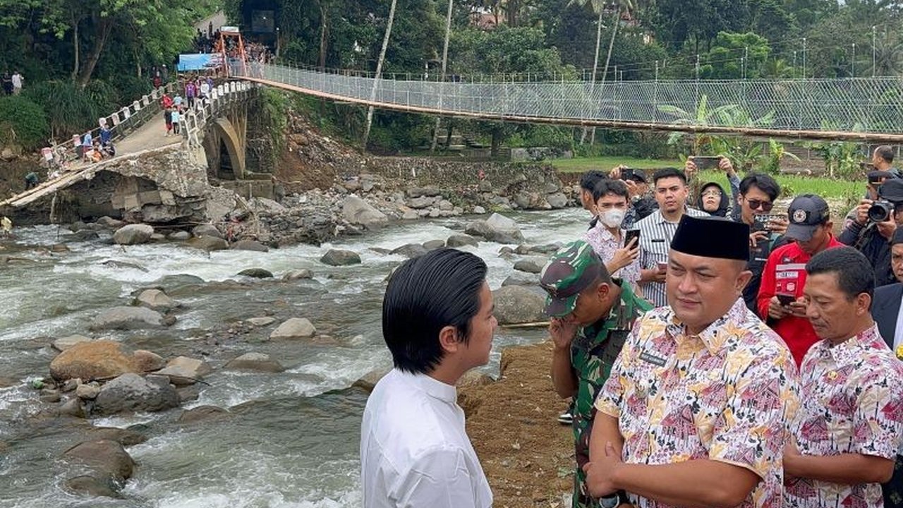 Bupati Bogor resmikan jembatan gantung bantuan Eiger di Puncak, sebagai akses sementara pasca jembatan lama hancur diterjang banjir bandang, menghubungkan kembali akses pendidikan dan ekonomi warga.