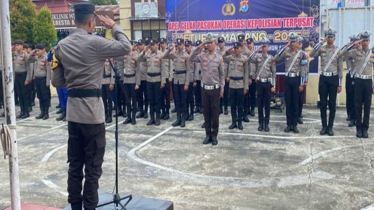 Polresta Mamuju kerahkan 206 personel gabungan Polri, TNI, dan instansi terkait untuk mengamankan Operasi Ketupat Marano 2025 selama 14 hari, mulai 26 Maret hingga 8 April 2025, guna memastikan mudik Idul Fitri aman dan nyaman.