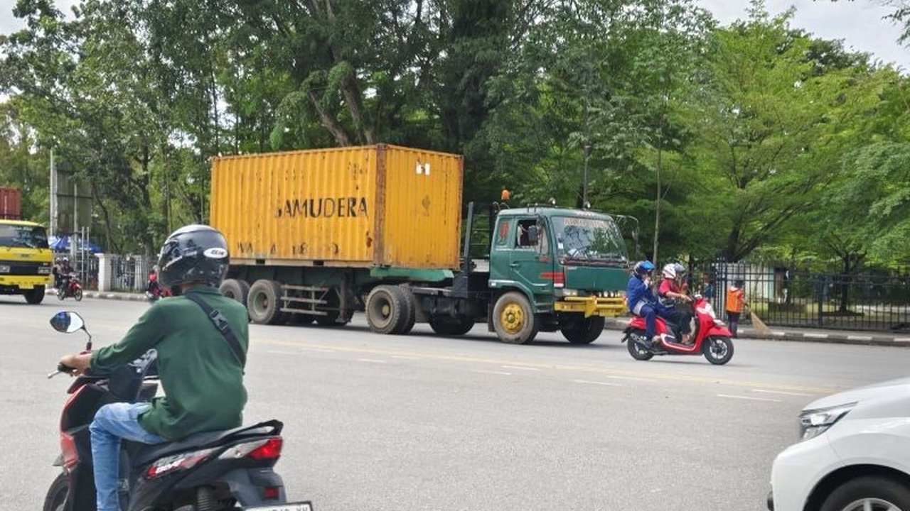 Pemerintah Kota Pontianak mengeluarkan kebijakan pembatasan operasional kendaraan angkutan barang selama periode Lebaran 2025 untuk memastikan kelancaran lalu lintas.
