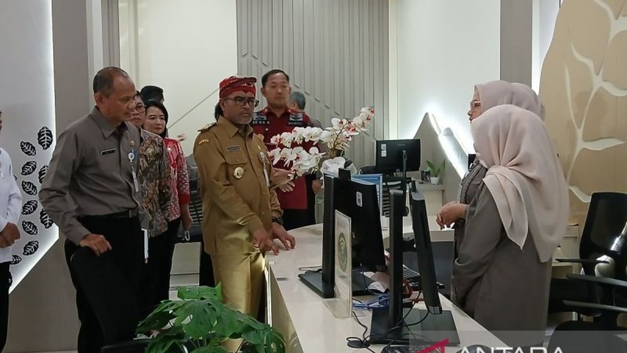 Bupati Temanggung, Agus Setyawan, mendorong kemudahan akses pembuatan paspor bagi warga Temanggung tanpa harus pergi ke kota lain, melalui optimalisasi Mal Pelayanan Publik (MPP).