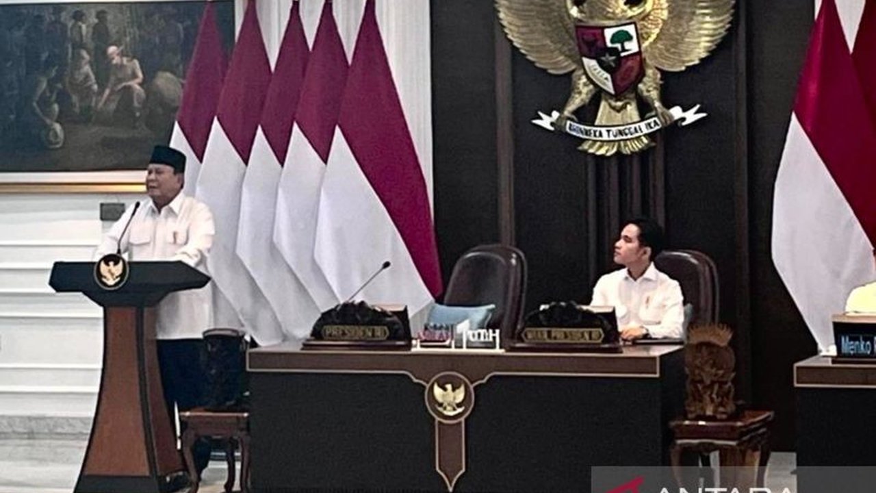 Presiden Prabowo Subianto menginstruksikan jajaran Kabinet Merah Putih untuk meningkatkan komunikasi publik terkait kebijakan pemerintah, sekaligus menekankan pentingnya menerima kritik dan masukan masyarakat.