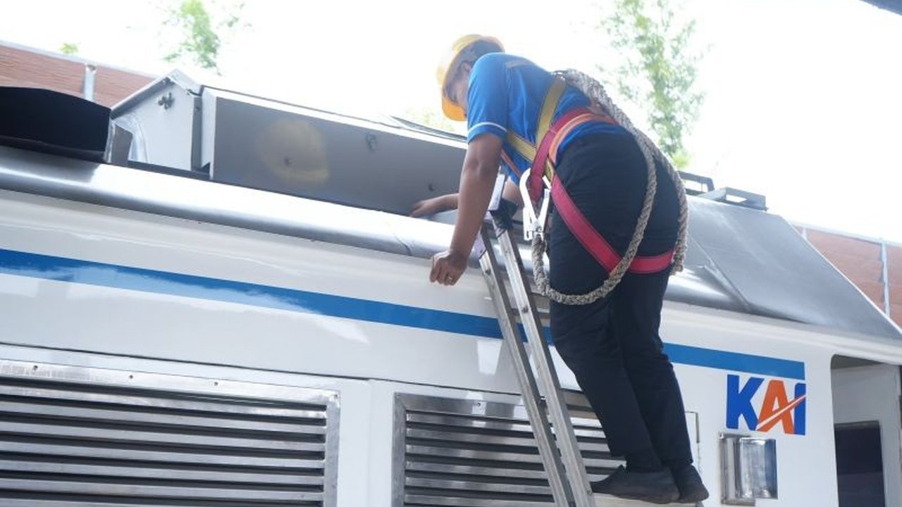 KAI Palembang Prioritaskan Kebersihan Stasiun dan Kereta Jelang Lebaran 2025