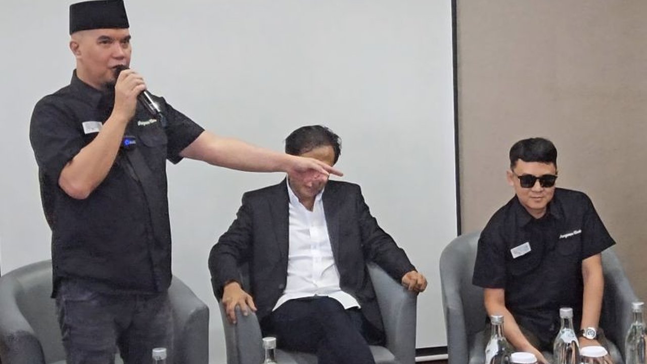 Pencipta lagu Ari Bias memenangkan gugatan terhadap Agnez Mo atas penggunaan lagu 'Bilang Saja' tanpa izin dalam sebuah acara komersial, dengan putusan pengadilan yang menghukum Agnez Mo membayar ganti rugi Rp1,5 miliar.