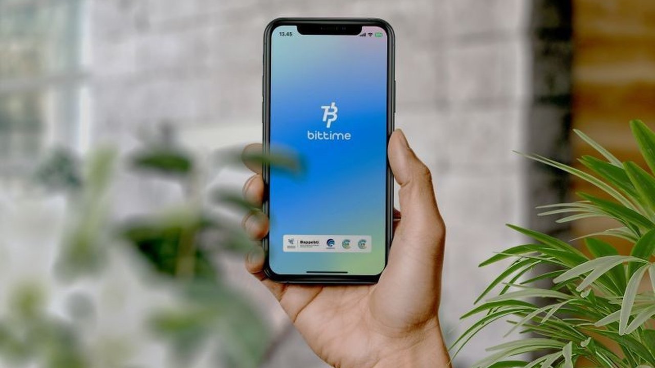 Keputusan FOMC mempertahankan suku bunga acuan berdampak positif pada pasar aset kripto, terutama Bitcoin yang harganya melonjak setelah pengumuman tersebut.