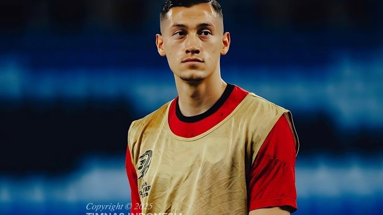 Kekalahan telak dari Australia tak menyurutkan semangat Timnas Indonesia; kapten Jay Idzes tekadkan timnya bangkit dan buktikan jati diri saat melawan Bahrain.