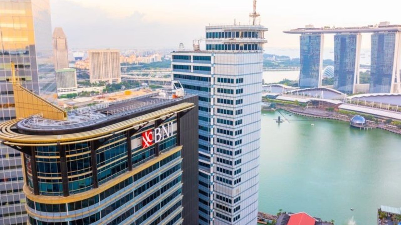 BNI meluncurkan layanan wealth management eksklusif di Singapura melalui BNI Emerald Singapore, menyasar nasabah high-net-worth-individuals dan diaspora Indonesia dengan berbagai benefit menarik.