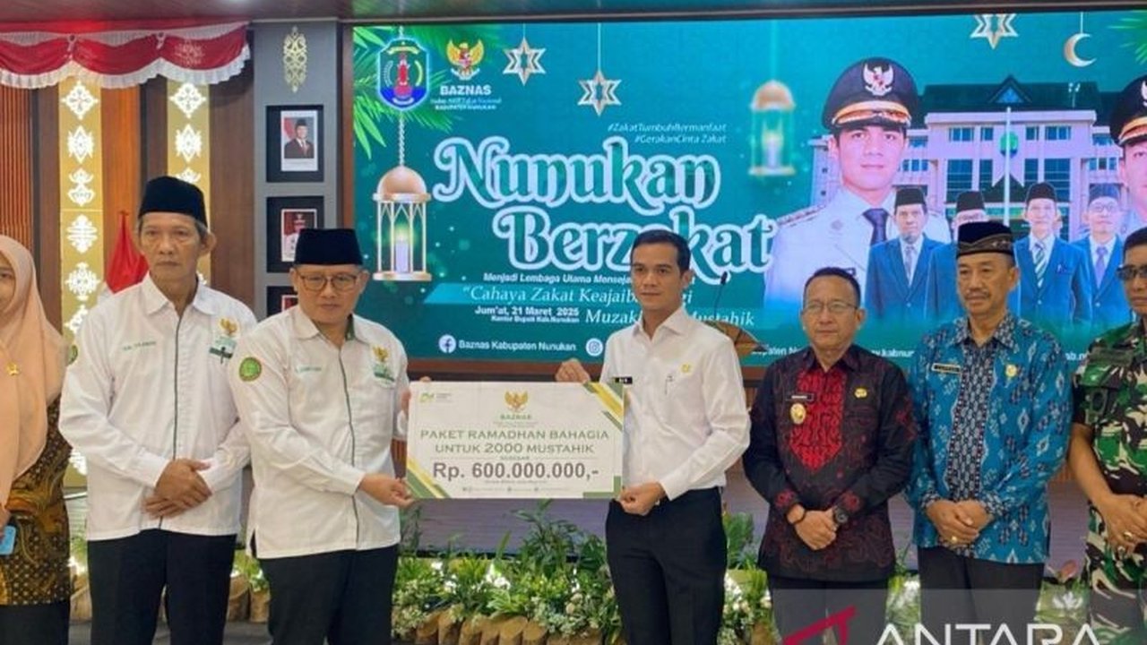 Baznas Nunukan menyerahkan 2.000 paket Ramadhan Bahagia senilai Rp600 juta kepada Pemkab Nunukan untuk disalurkan kepada mustahik, termasuk tenaga honorer dan marbot masjid.