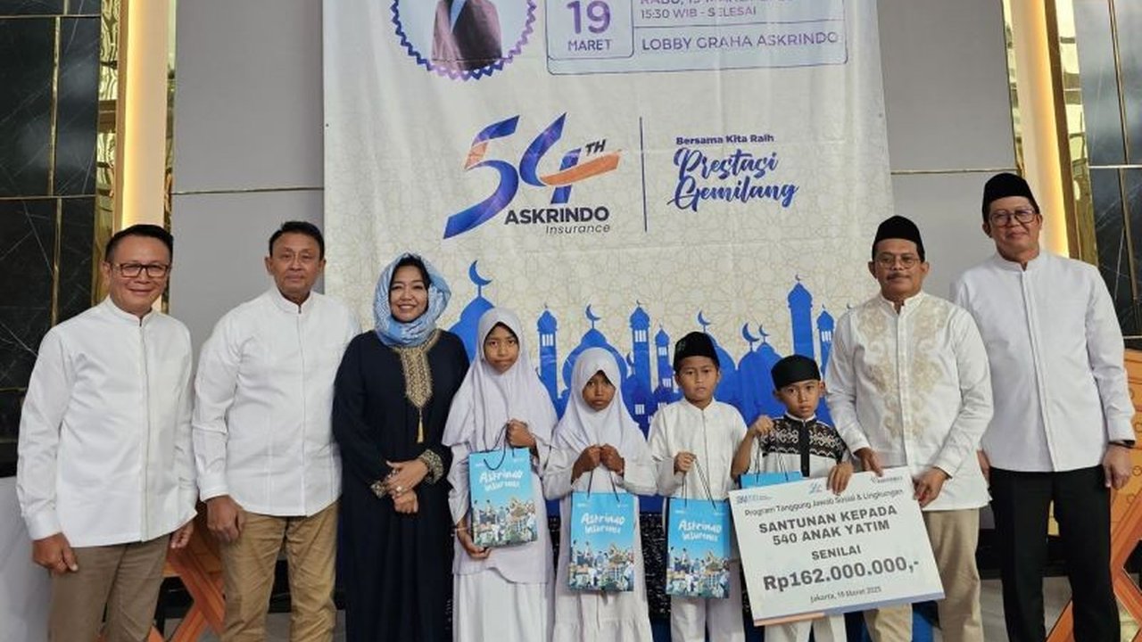 PT Asuransi Kredit Indonesia (Askrindo) menyalurkan santunan Rp162 juta kepada 540 anak yatim di delapan kota Indonesia selama Ramadhan 1446 H melalui program TJSL Safari Ramadan.
