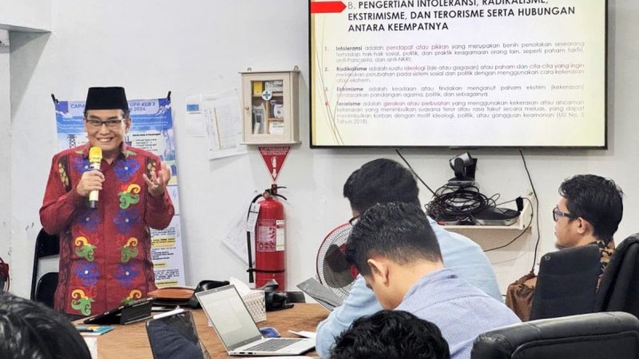 PLN UIP Kalbagbar dan FKPT Kalimantan Tengah berkolaborasi mencegah ekstremisme di lingkungan kerja melalui sosialisasi dan edukasi kepada seluruh pegawai guna menciptakan lingkungan kerja yang aman.