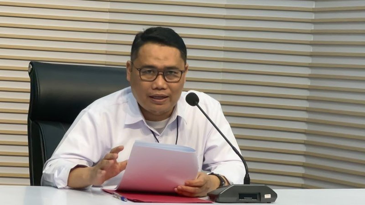 Pemeriksaan Andi Narogong oleh KPK terkait kasus korupsi KTP elektronik bertujuan untuk menelusuri aliran dana dan mempersiapkan proses hukum terhadap buron Paulus Tannos.