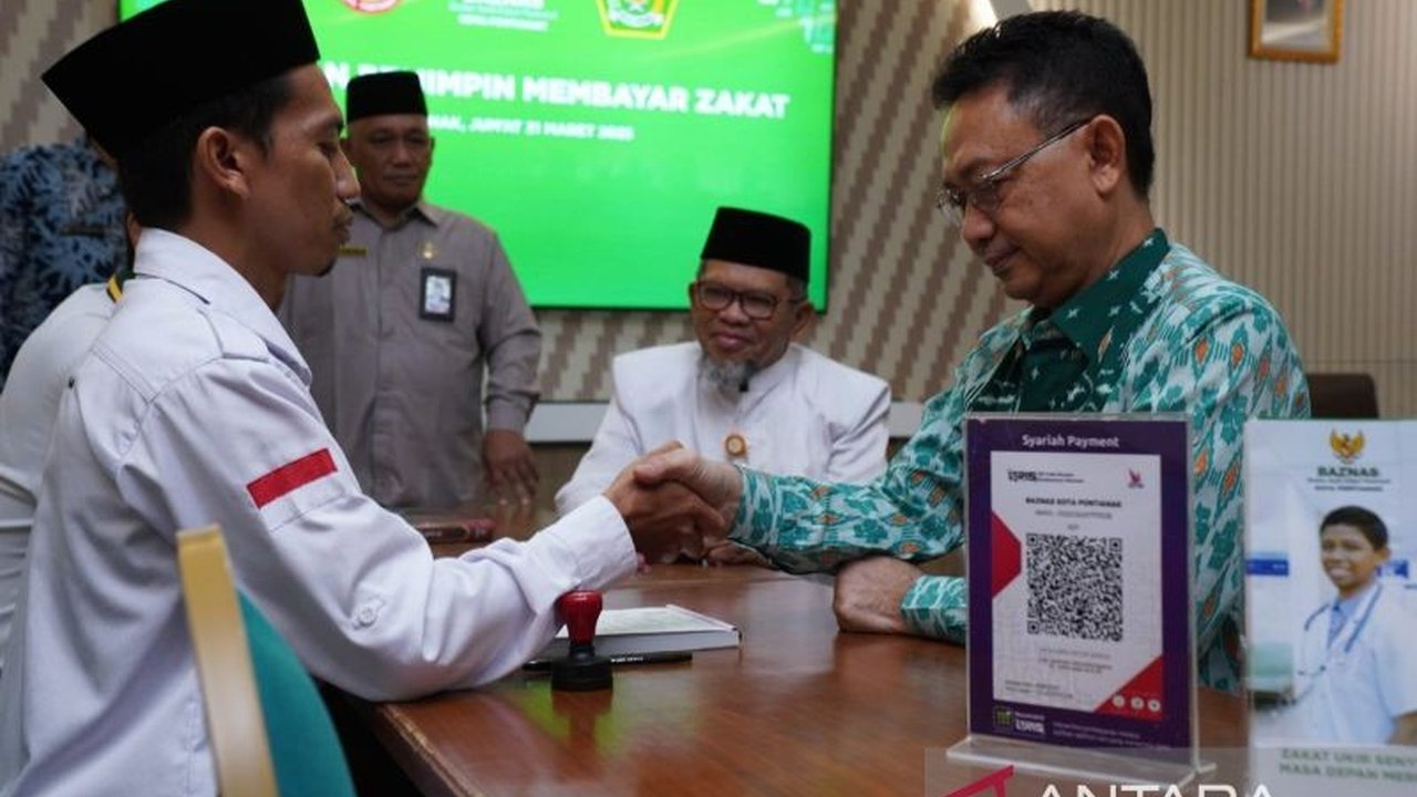 Pemerintah Kota Pontianak dan Baznas Kota Pontianak berkolaborasi melalui program 'Teladan Pemimpin Membayar Zakat' untuk mengurangi angka kemiskinan dan meningkatkan kesejahteraan masyarakat.