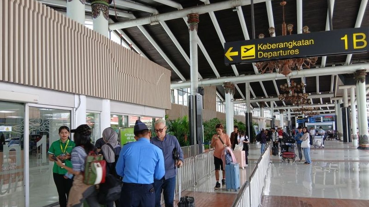 Bandara Soekarno-Hatta memprediksi lonjakan penumpang hingga 3,69 juta selama mudik Lebaran 2025, dengan penumpang internasional mendominasi arus mudik.