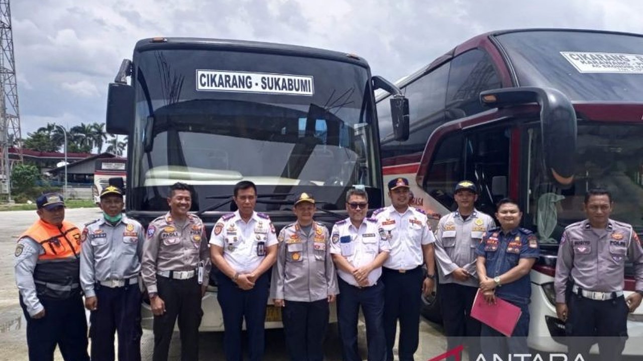 Dinas Perhubungan Kabupaten Bekasi melakukan pengecekan kelaikan jalan angkutan umum untuk mudik Lebaran, meliputi pemeriksaan fisik, fungsi peralatan, dan administrasi, guna memastikan keamanan dan kenyamanan pemudik.