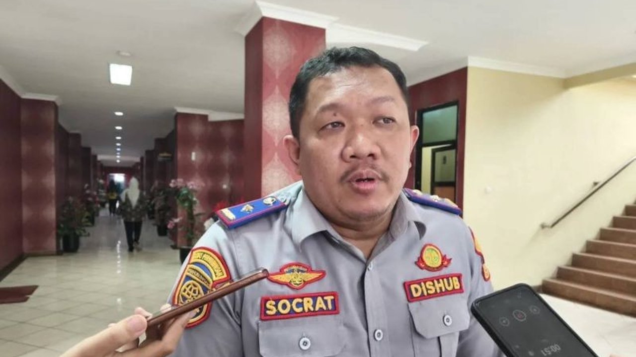 Dishub Bandarlampung kerahkan 155 personel untuk mengamankan dan melancarkan arus lalu lintas selama musim mudik Lebaran 2025, dengan fokus pada titik-titik rawan kemacetan di H-3 dan H+3.