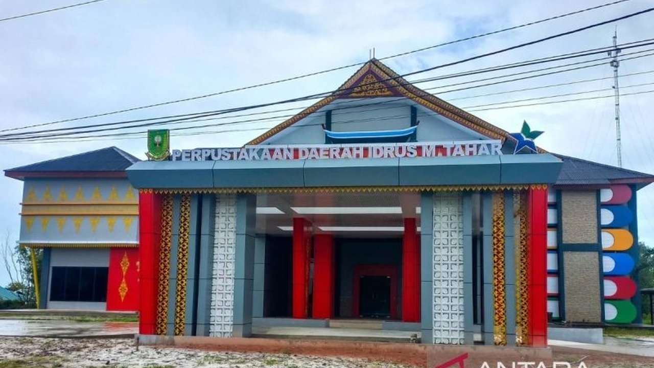 Pemerintah Kabupaten Natuna melalui Disperpusip kembali mengadakan kelas bahasa asing gratis, Bahasa Inggris dan Mandarin, untuk meningkatkan kemampuan komunikasi anak-anak Natuna mulai Mei 2025.